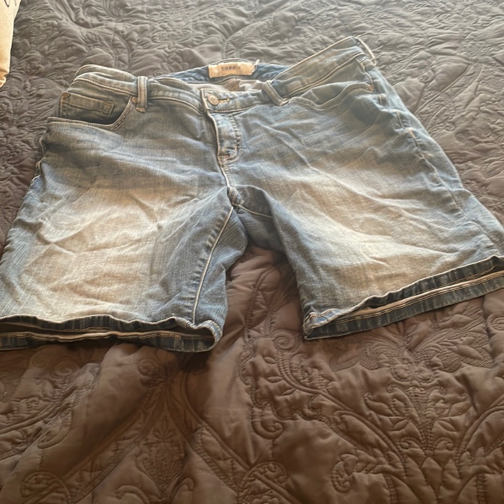 Torrid Bermuda Shorts Size 16